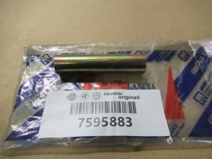 7595883 Motorsteun afstandstuk