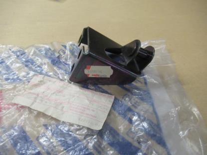 7650936 Achterbank vergrendeling plaatje rechterzijde