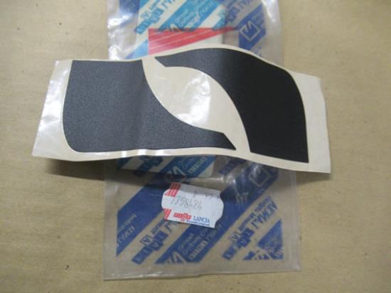 7758424 B-stijl sticker linkerzijde