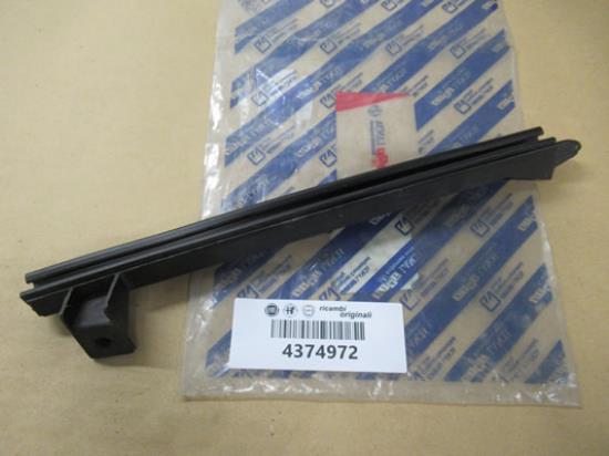 4374972 Raamgeleider rechtsvoor