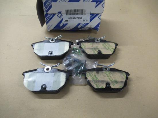 9947938 Remblokset achterzijde