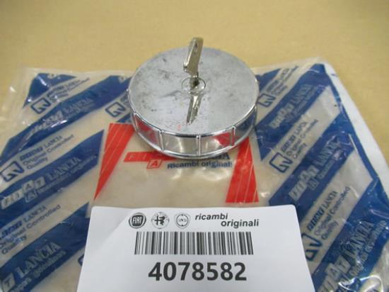 4078582 Tankdop met sleutel