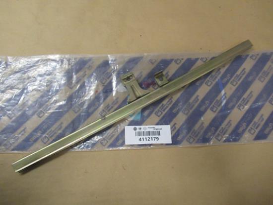 4112179 Raamgeleider linksvoor