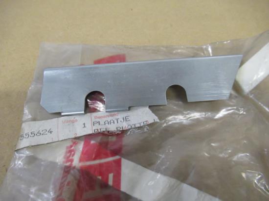 7555624 Carrosserie plaatje linkerzijde