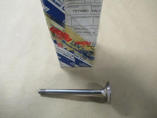 7574881 Distributie uitlaatklep