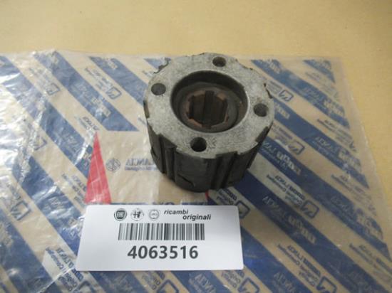 4063516 Achteras rubber