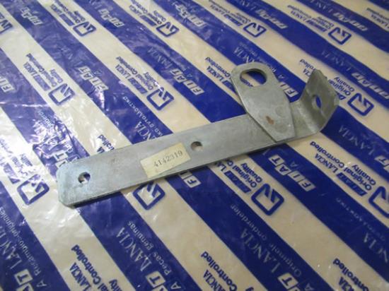 4142319 Achterbumper beugel rechterzijde