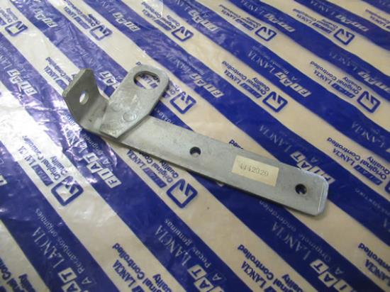 4142320 Achterbumper beugel linkerzijde