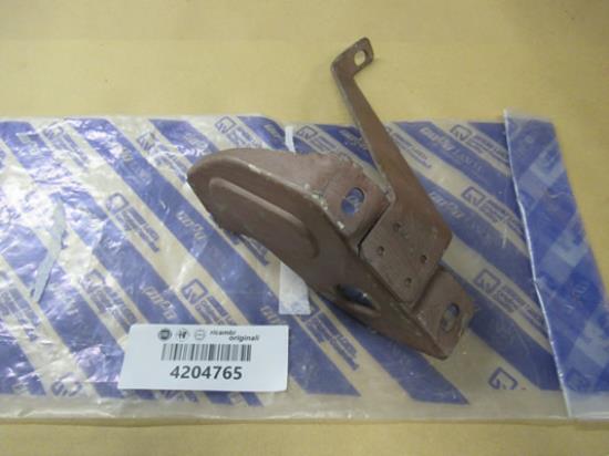 4204765 Achterbumper beugel linkezijde Fiat 124 128