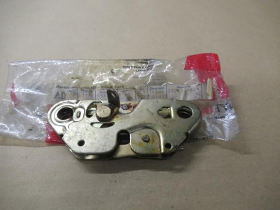 4236814 Motorkap slot