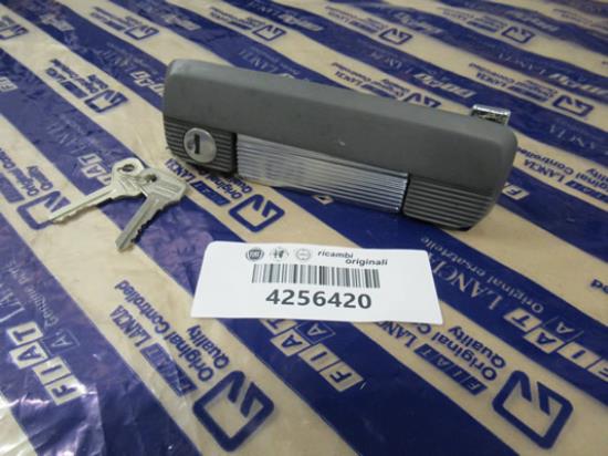 4256420 Deurgreep met sleutels