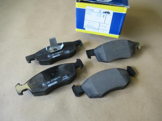 71770964 Remblokset voorzijde