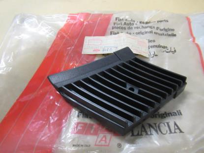 5948832 Luchtinlaat sierstuk