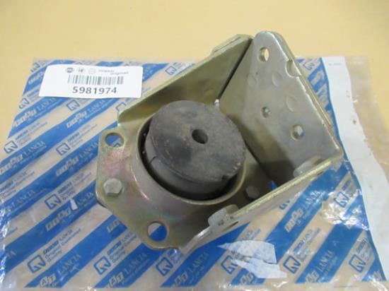 5981974 Motorsteun linksachter