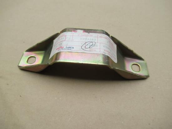 5983763 Waterpomp beugel rechterzijde