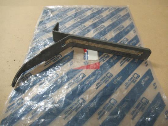 4205484 Voorbumper beugel rechterzijde