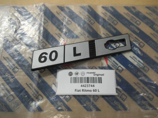 4423744 Embleem 60 L linkerzijde