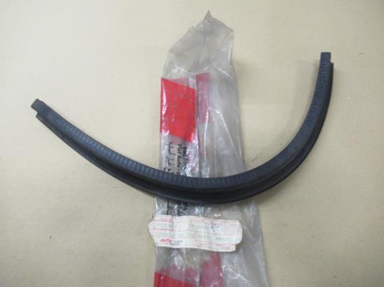 7576933 Motorkap pakking