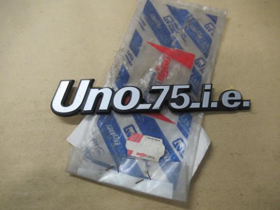 7577621 Embleem Uno 75 i.e.