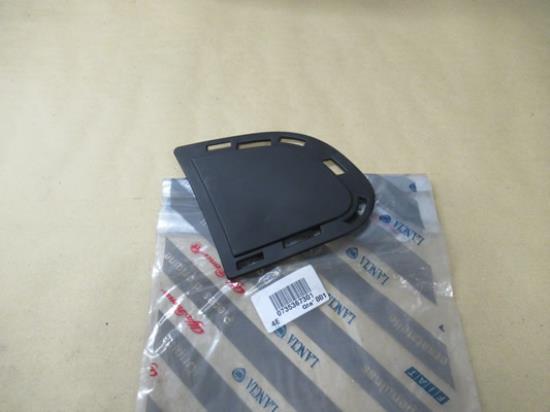 735367301 Voorbumper plug rechterzijde