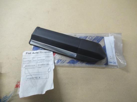 82452004 Sierlijst rechtsvoor