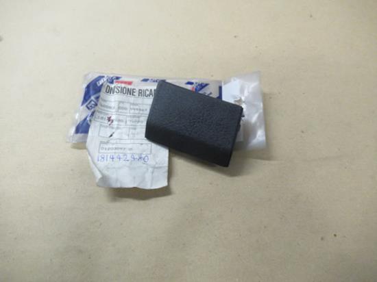 181442480 Dashboard plug rechterzijde