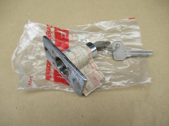 4162756 Kofferbakslot met sleutels