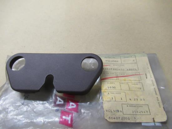 7502886 Achterbank vergrendeling sierstuk