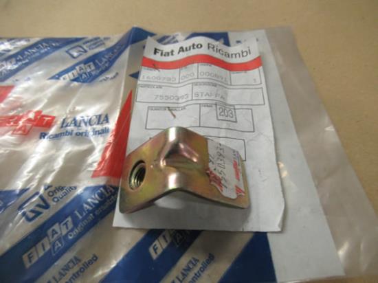 7550393 Uitlaatpijp beugel