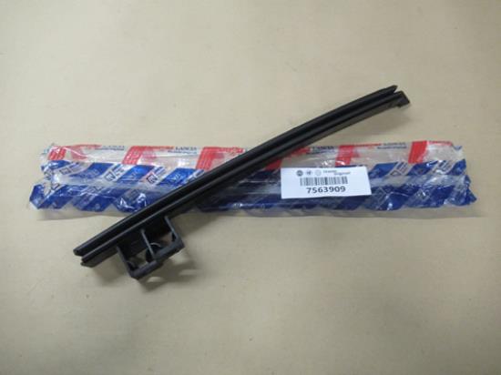 7563909 Raamgeleider