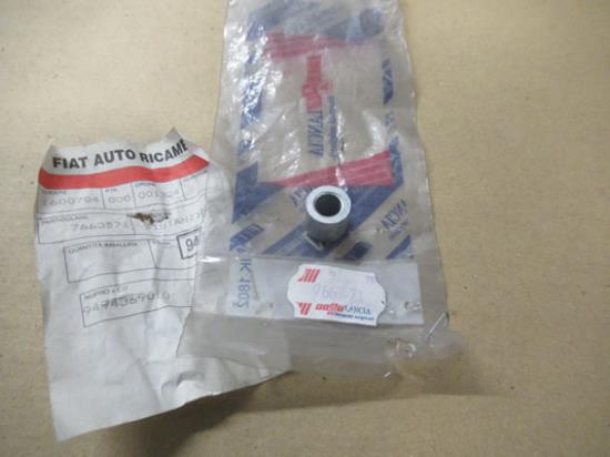 7663571 Motorkapslot afstandstuk