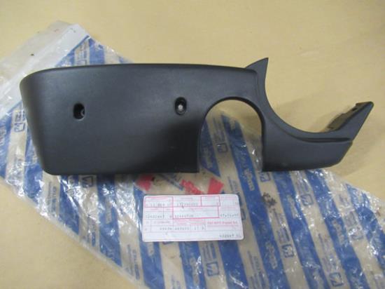 172940620 Voorstoel sierstuk linkerzijde