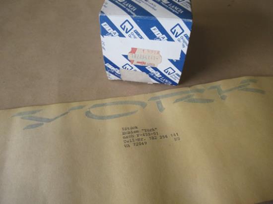 182254141 Sticker YORK