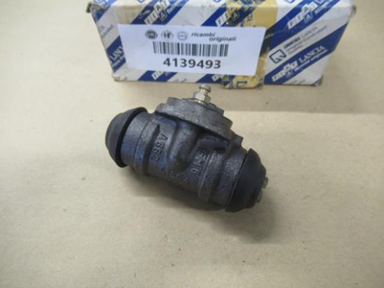 4139493 Remcilinder achterzijde