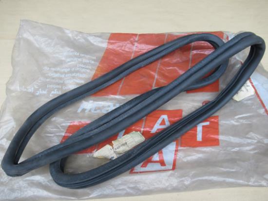 4482622 Zijruit profielrubber