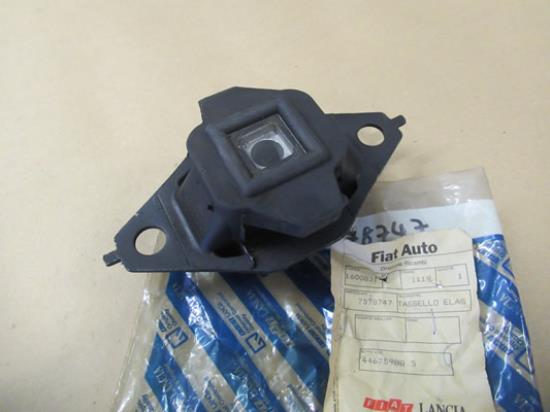 7578747 Motorsteun voorzijde