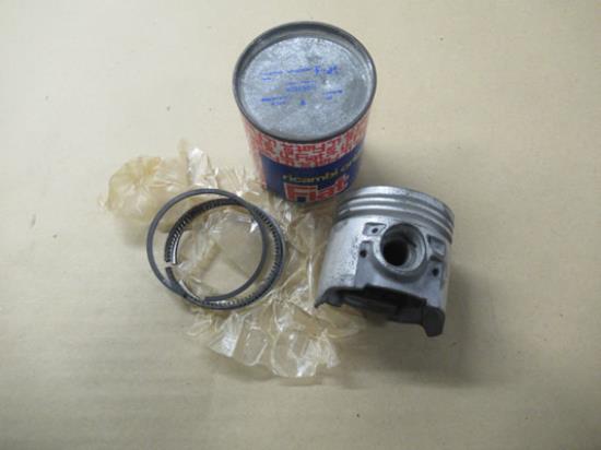 901858 Zuiger met zuigerveren