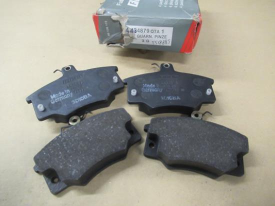 4434879 Remblokset voorzijde