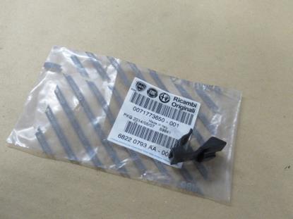 71773650 Derde remlicht klemmetje rechterzijde