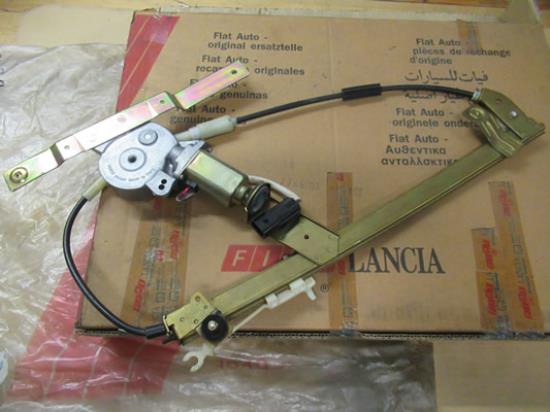 7749403 Elektrisch rammechaniek rechtsvoor