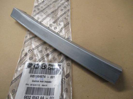 51984874 Raamgeleider linksvoor