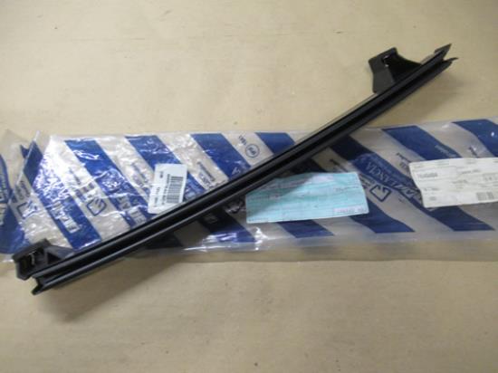 7640404 Raamgeleider rechtsvoor