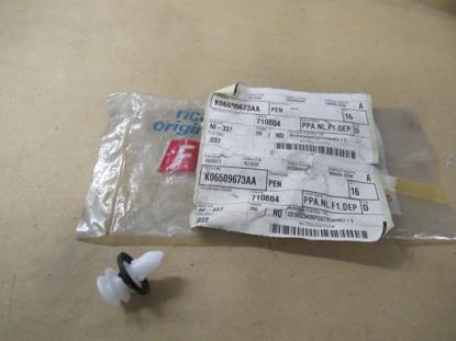 K06509673AA Deurpaneel plug