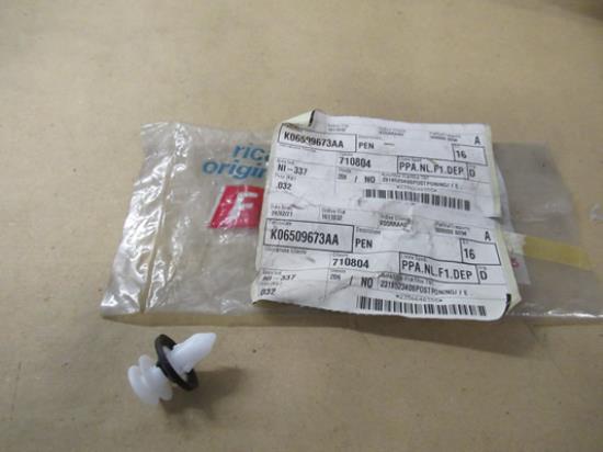 K06509673AA Deurpaneel plug