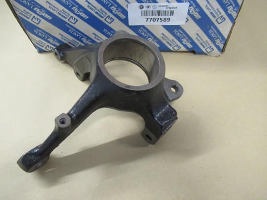 7707589 Voorvering fusee rechterzijde