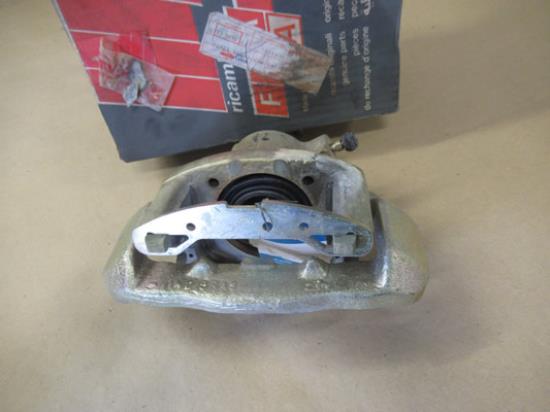 5921906 Remklauw rechtsvoor