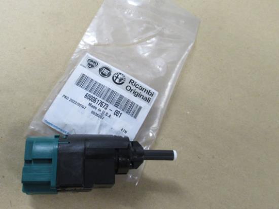 6000617673 Remlichtschakelaar