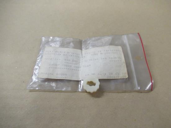 60770003 Plastic ringmoer motorkap