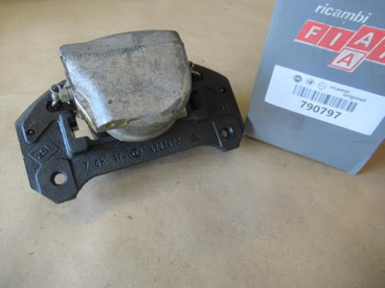 790797 Remklauw rechtsvoor