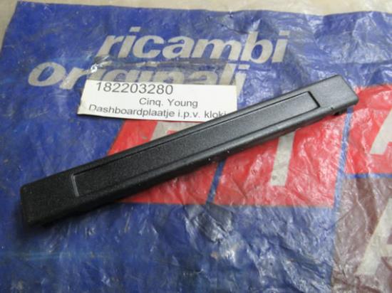 182203280 Sierstuk dashboard